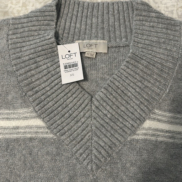 Loft V neck Grey striped sweater - Picture 2 of 2